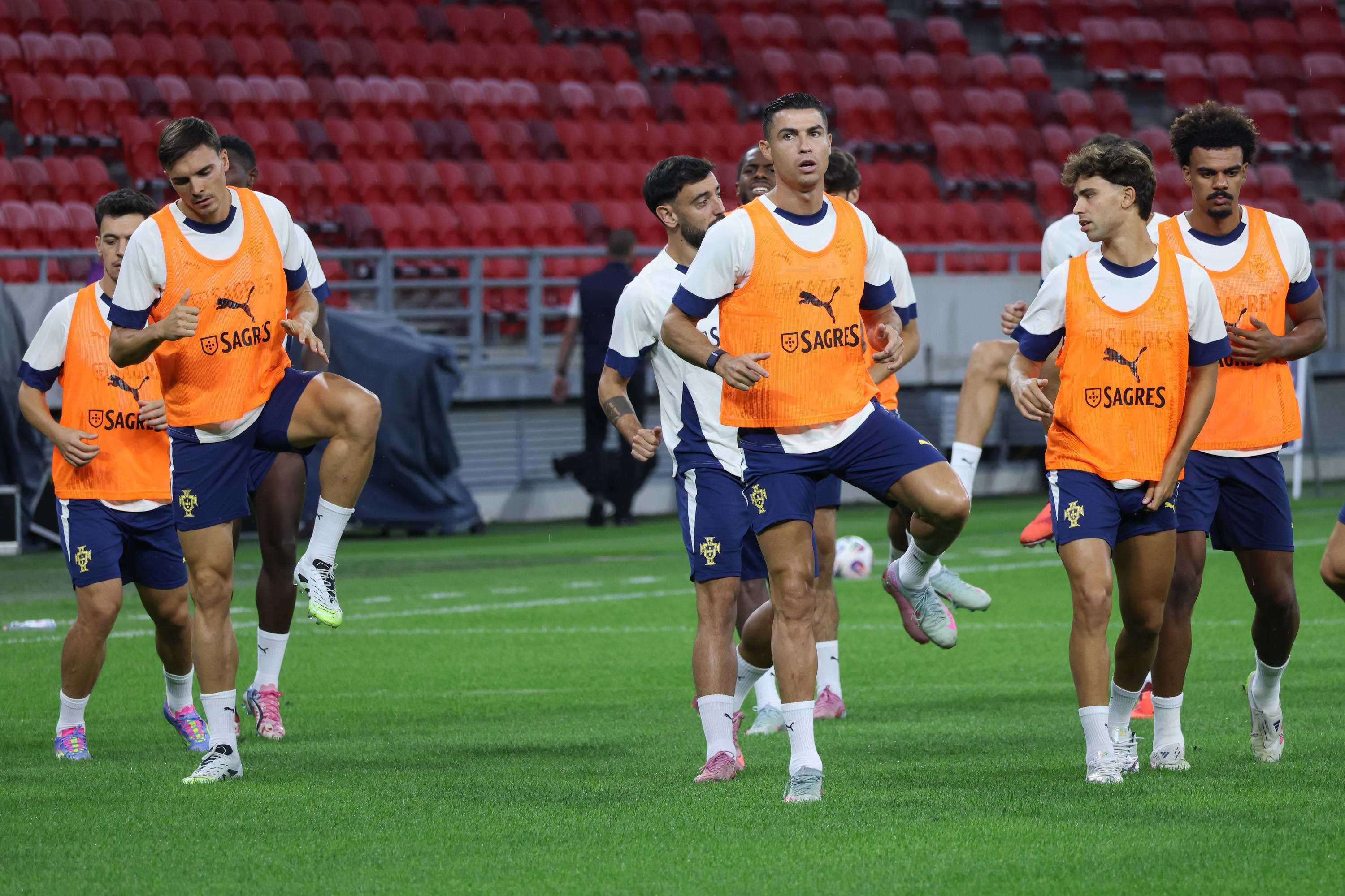 关于今晨葡萄牙体育备战NBA常规赛深圳男篮围绕社区盾完成体检，网友：关键时刻那不勒斯战术微调的信息